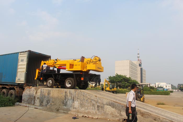 沃爾華集團(tuán)挖掘機(jī)、起重機(jī)出口哥斯達(dá)黎加